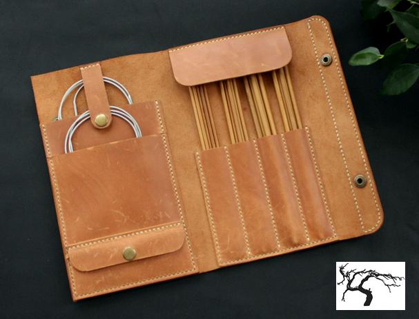 В качестве подарка knitting needle cases